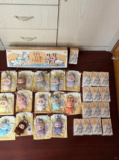 LABUBU THE MONSTERS – A–M Secret Code Series (Mystery Box) Vinylfigur